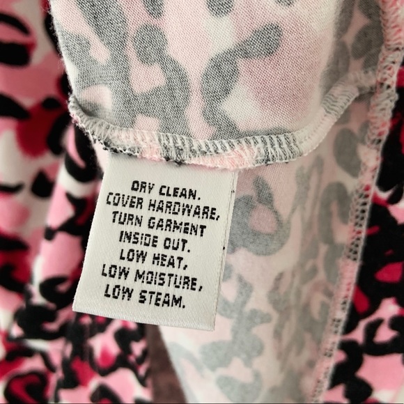 St. John Pink Leopard Print Top 3 Quarter Sleeve - Picture 4 of 5